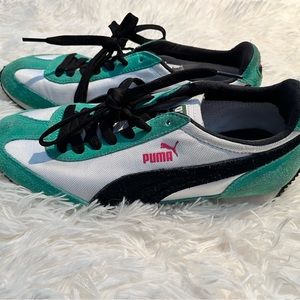 Womens Pumas size 7.5 white and green😍